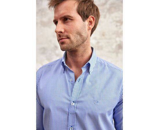 Classic Fit Long Sleeve Buttoned Collar Shirt