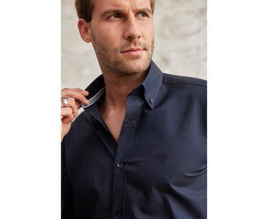 Classic Fit Long Sleeve Buttoned Collar Shirt